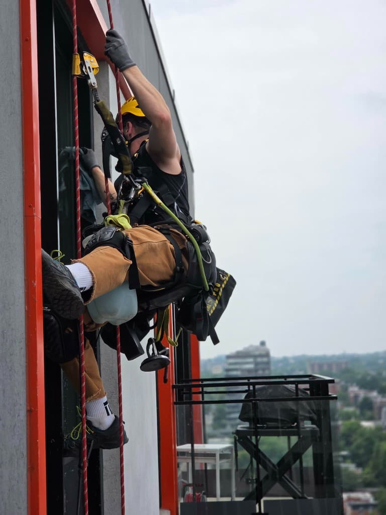 Nettoyage en hauteur pour façades, surfaces extérieures et zones difficiles d'accès
